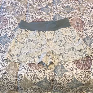 Athleta Trekkie North Shorts Size 8